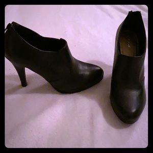 APT. 9 size 8M 3” black heels